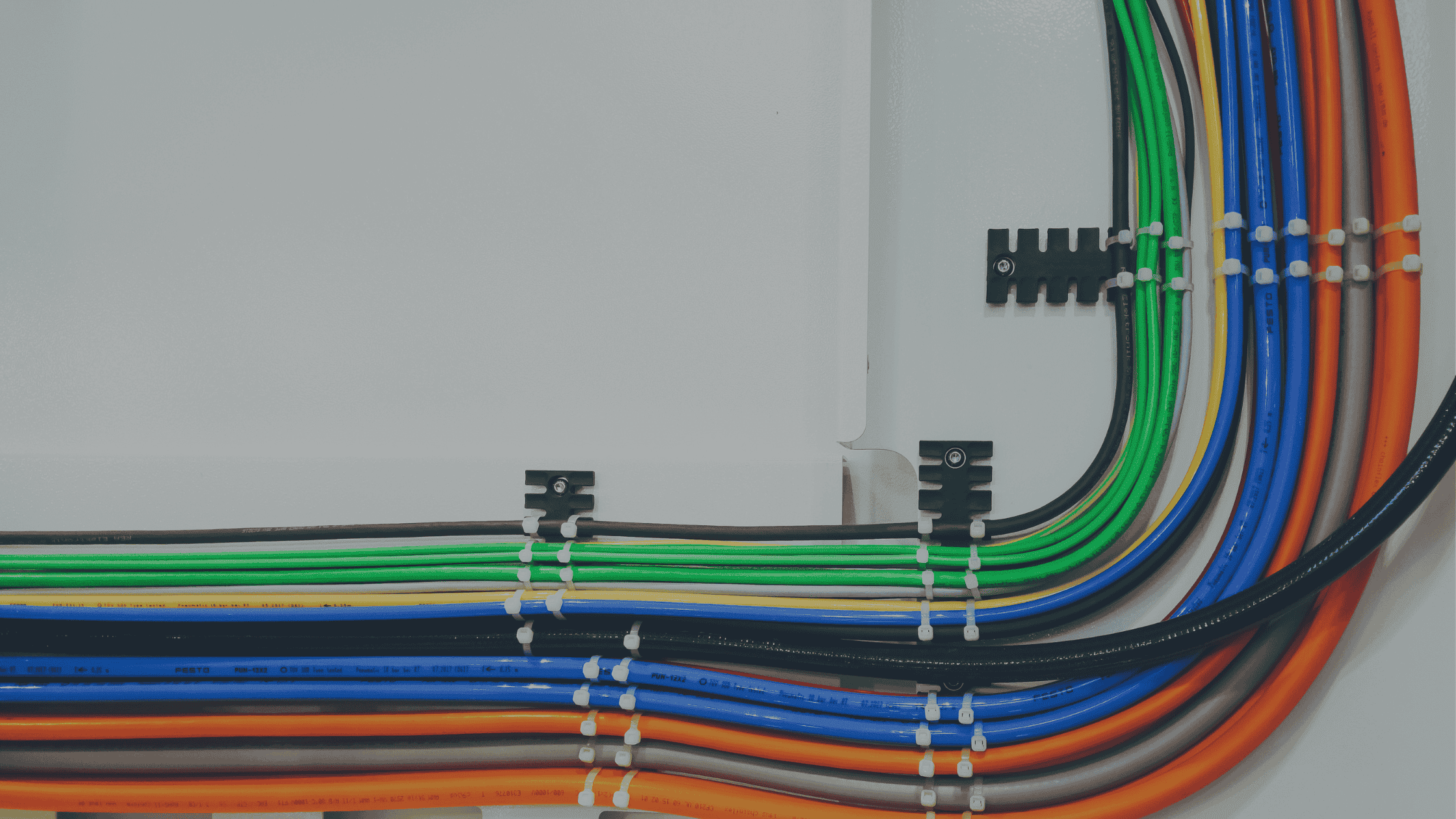 Structured cabling system for SMB telecom solutions